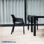 میز و صندلی پلاستیکی محکم در ویلا