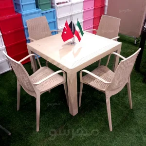 میز و صندلی پلاستیکی پلیمری 4 نفره طرح حصیری دسته دار