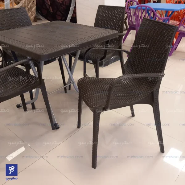 صندلی پلیمری دسته دار طرح حصیری با میز 523 تاشو ناصرپلاستیک