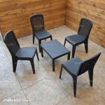 صندلی های پلیمری بدون دسته با میز عسلی