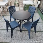 میز پلیمری گرد با صندلی پلیمری بدون دسته رنگ سرمه ای 4 نفره