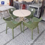 میز پلیمری گرد کرم روشن و چهار صندلی سبز آووکادو (غذاخوری)