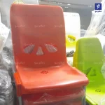 صندلی پلاسکو پایه فلز چیده شده روی هم